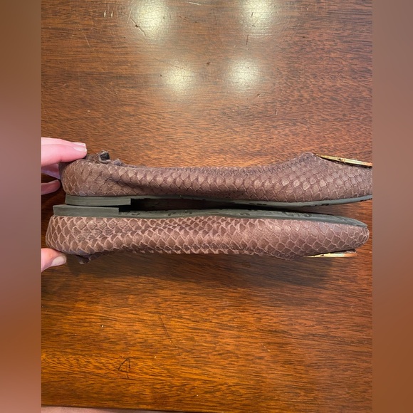 Tory Burch Flats 6.5 embossed snake - Picture 3 of 5